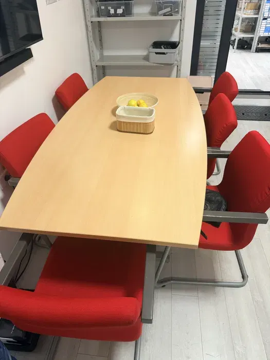 Masă de conferință din lemn, dimensiuni 200 x 100 x 75 cm + 10 scaune